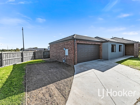 8 Emaleigh Close Officer, VIC 3809