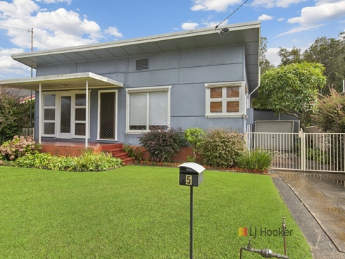 5 Woodland Parkway Buff Point, NSW 2262